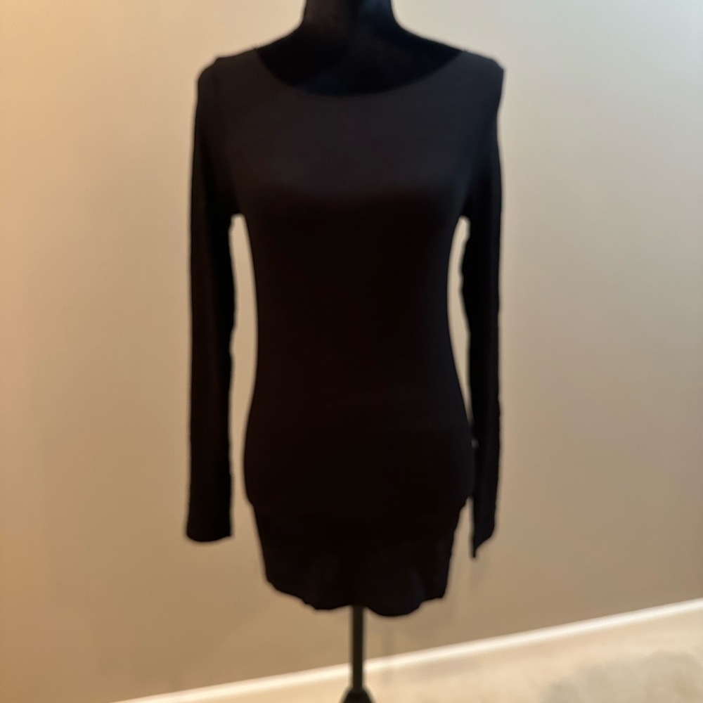 Majestic Black Long-Sleeve Scoop Neck Top size L